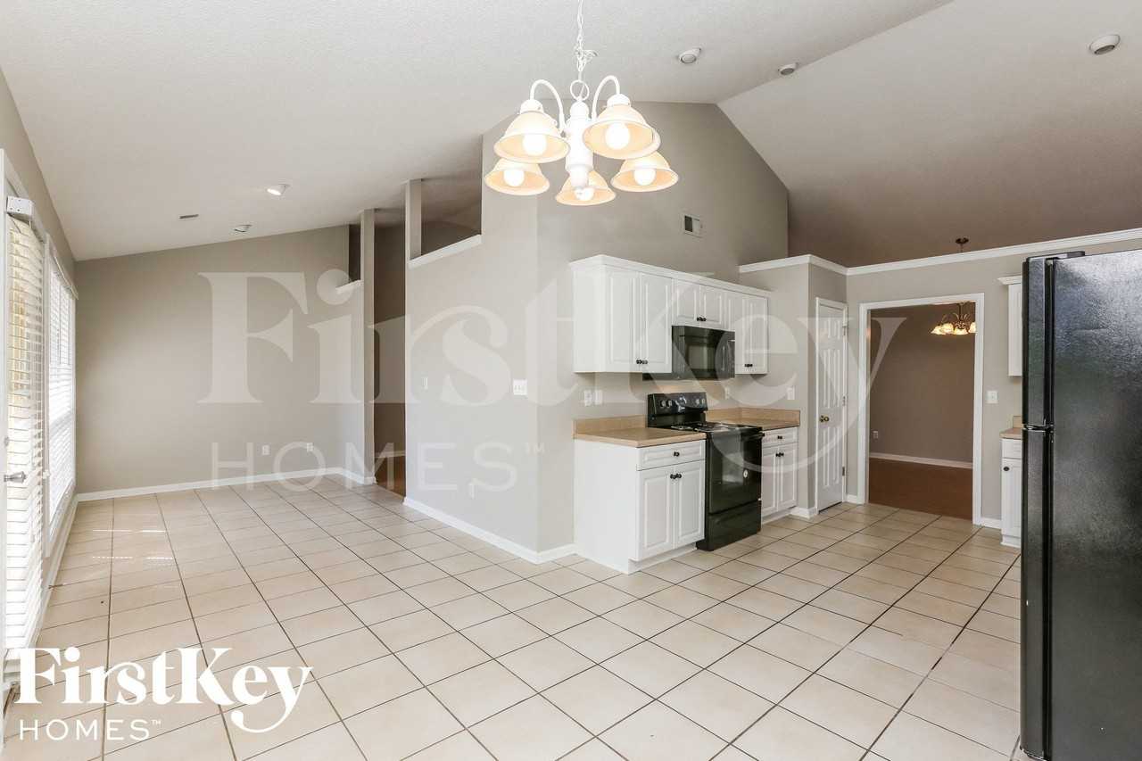 200 Summer Hill Dr - Photo 6 of 15