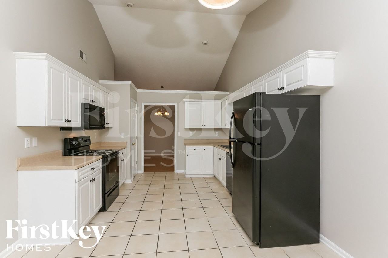 200 Summer Hill Dr - Photo 7 of 15