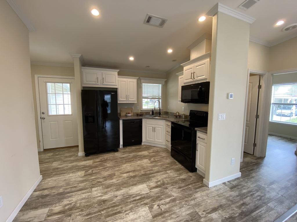 1405 82nd Ave #19 - Photo 4 of 36