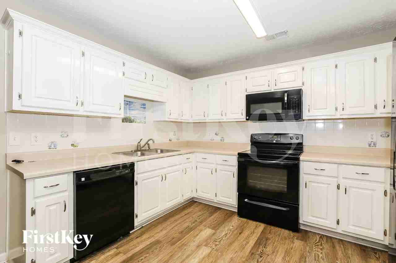 130 Macadamia Ct - Photo 5 of 15