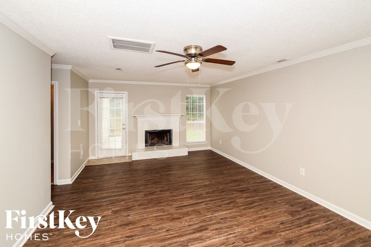 122 Carriage Dr - Photo 2 of 18