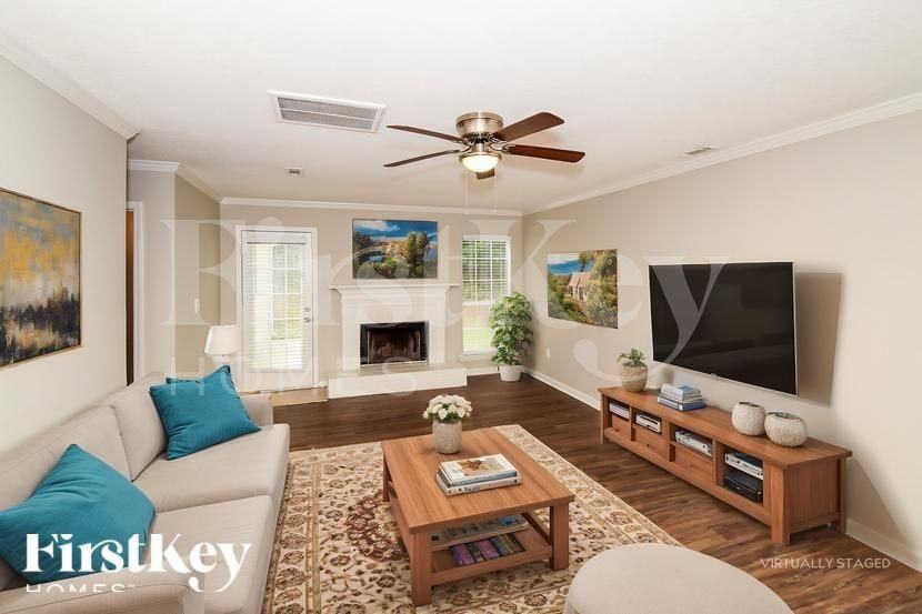 122 Carriage Dr - Photo 3 of 18