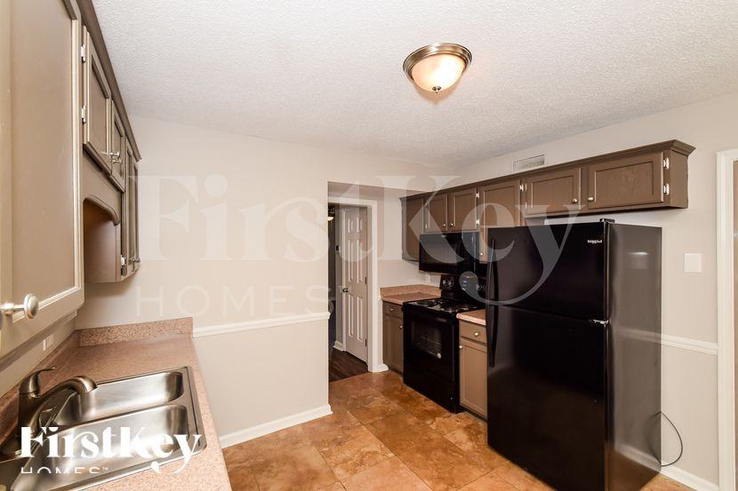 122 Carriage Dr - Photo 6 of 18