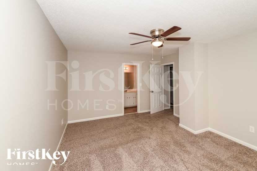 122 Carriage Dr - Photo 7 of 18