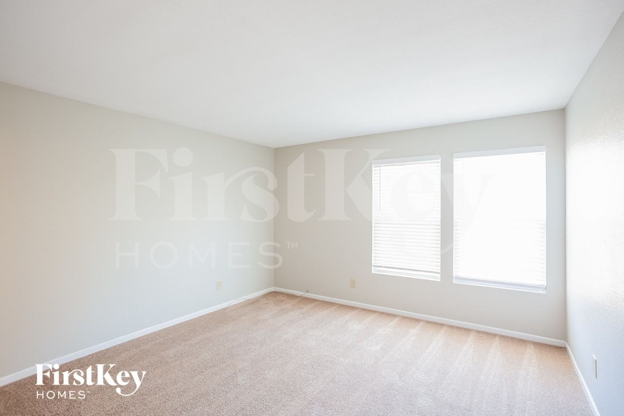 12158 E 141st St - Photo 7 of 16