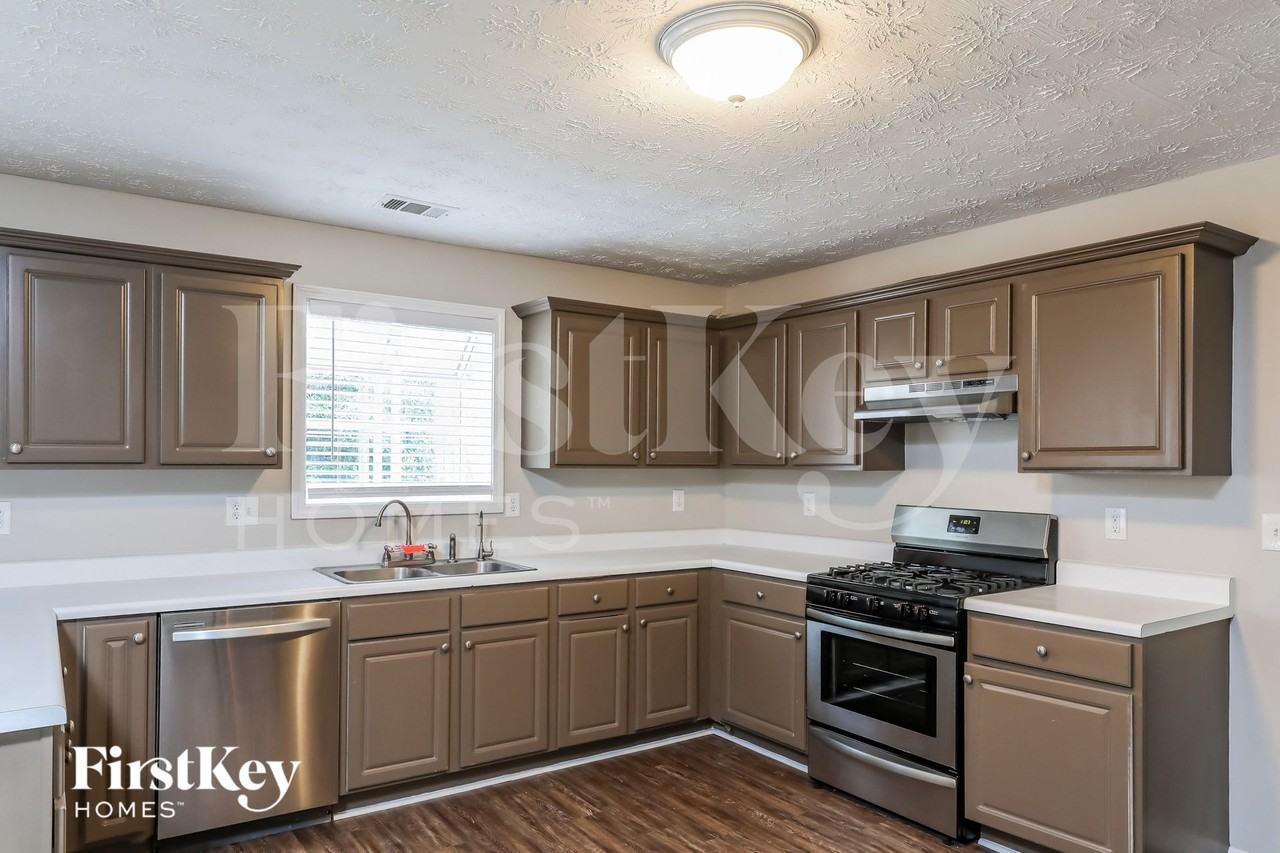 1213 Lakeview Cove Dr - Photo 4 of 15