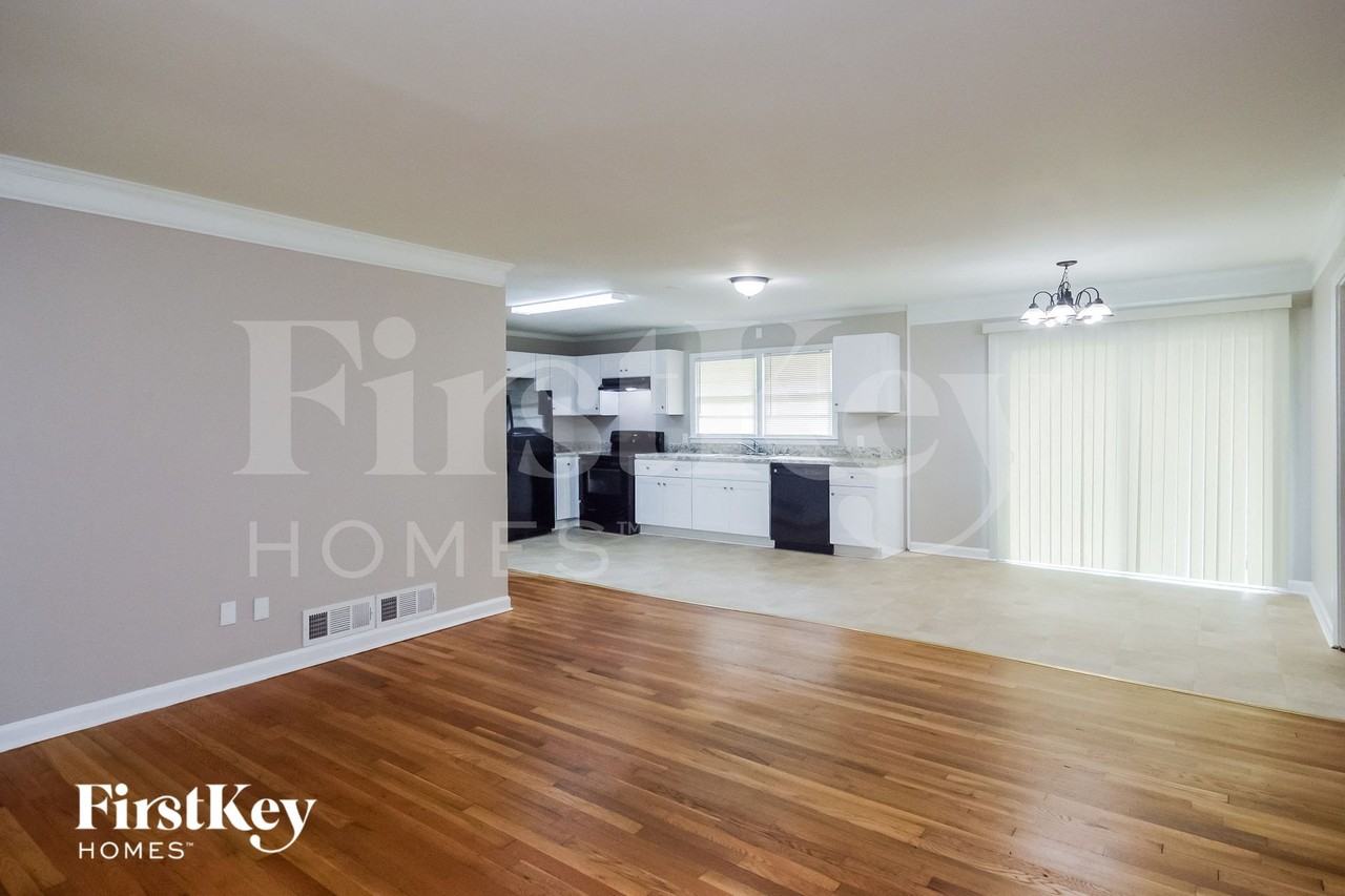 1175 Milstead Ave Ne - Photo 3 of 15