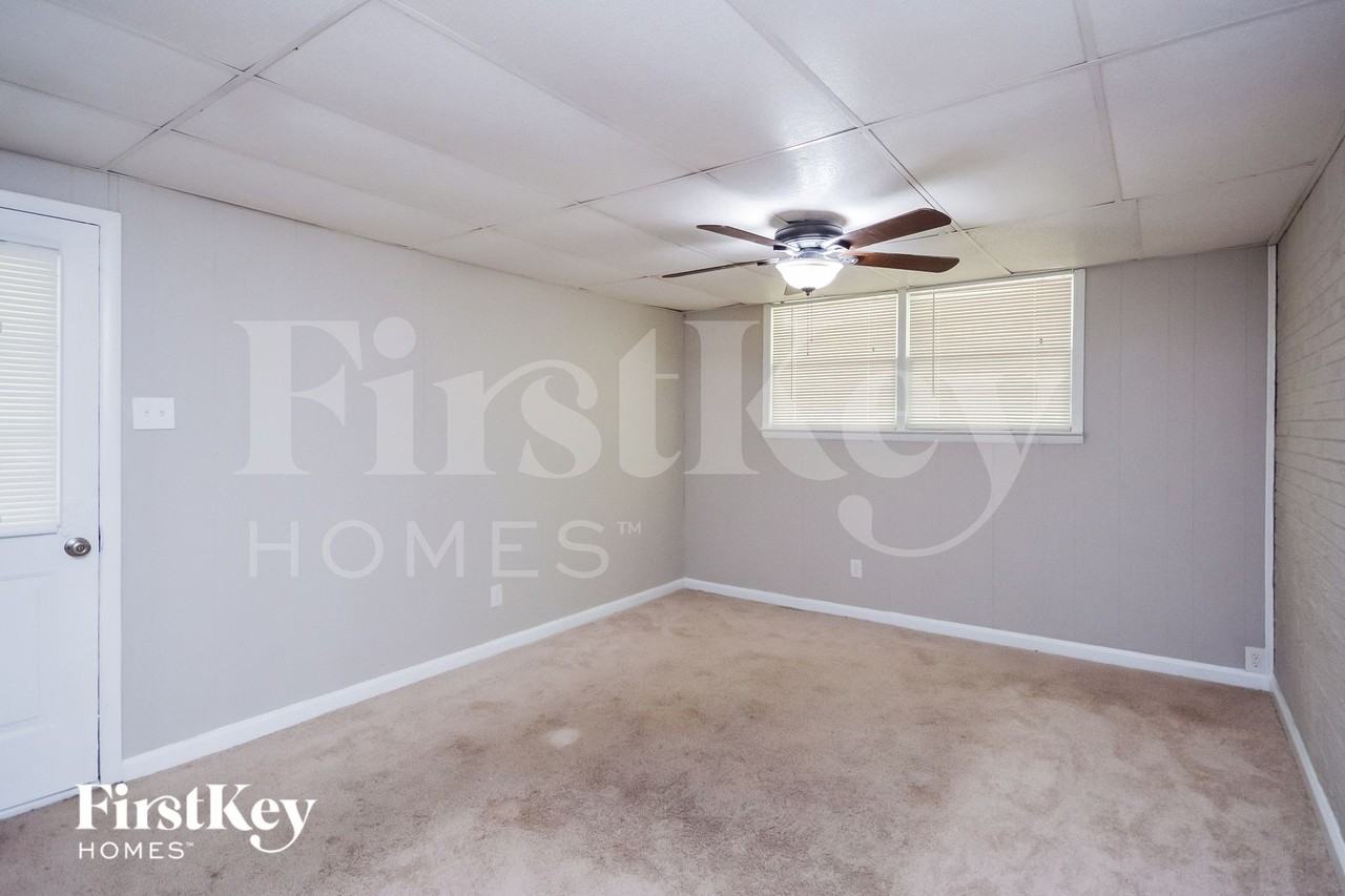 1175 Milstead Ave Ne - Photo 6 of 15