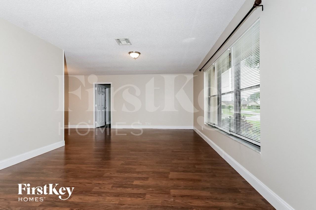 11472 Sanderling Dr - Photo 4 of 15