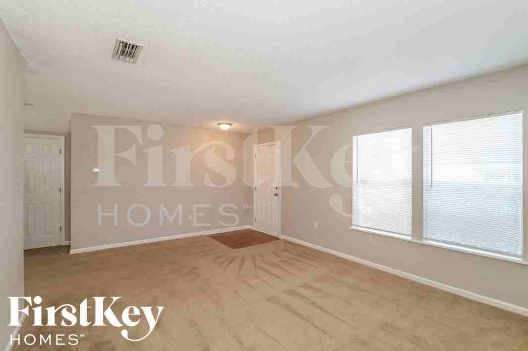 1043 Sunray Ct - Photo 2 of 15