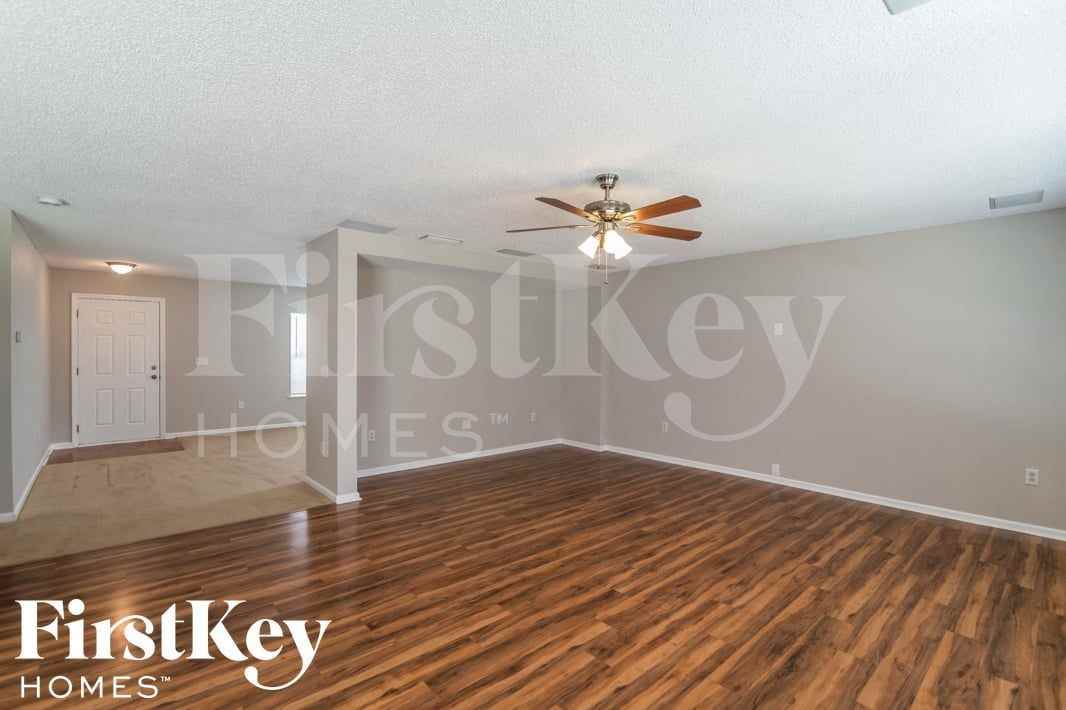 1043 Sunray Ct - Photo 6 of 15