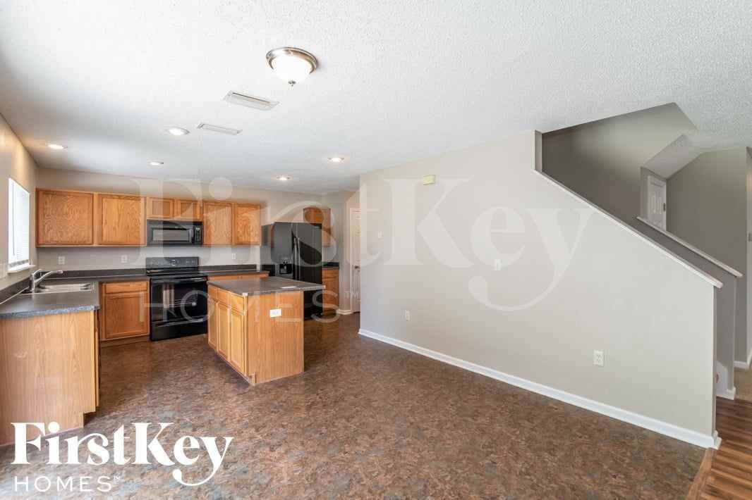 1043 Sunray Ct - Photo 7 of 15