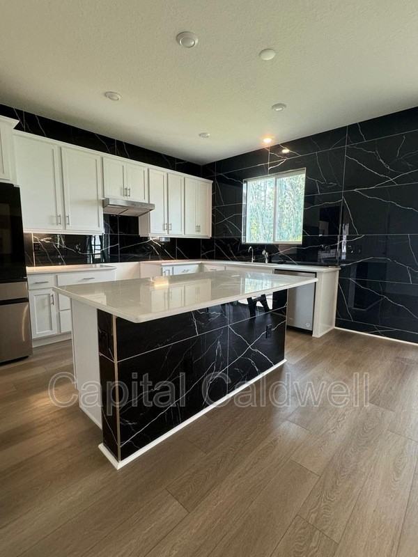 37489 Mackenzie Dr - Photo 2 of 8