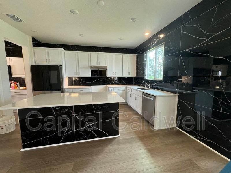 37489 Mackenzie Dr - Photo 3 of 8