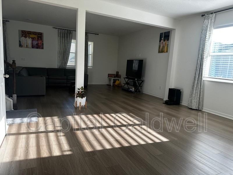 37489 Mackenzie Dr - Photo 5 of 8