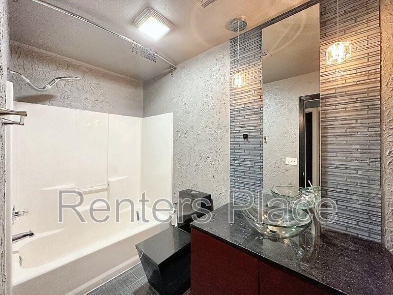 3827 W Canton St - Photo 4 of 23