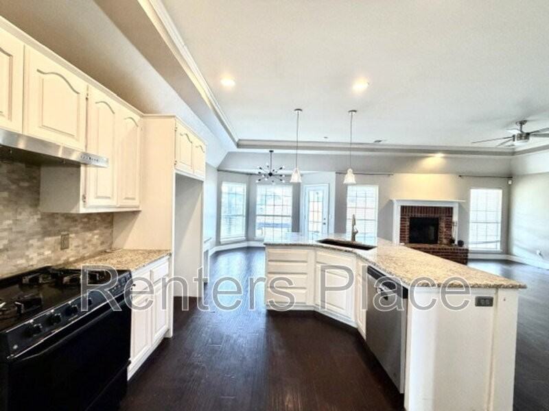 3827 W Canton St - Photo 5 of 23