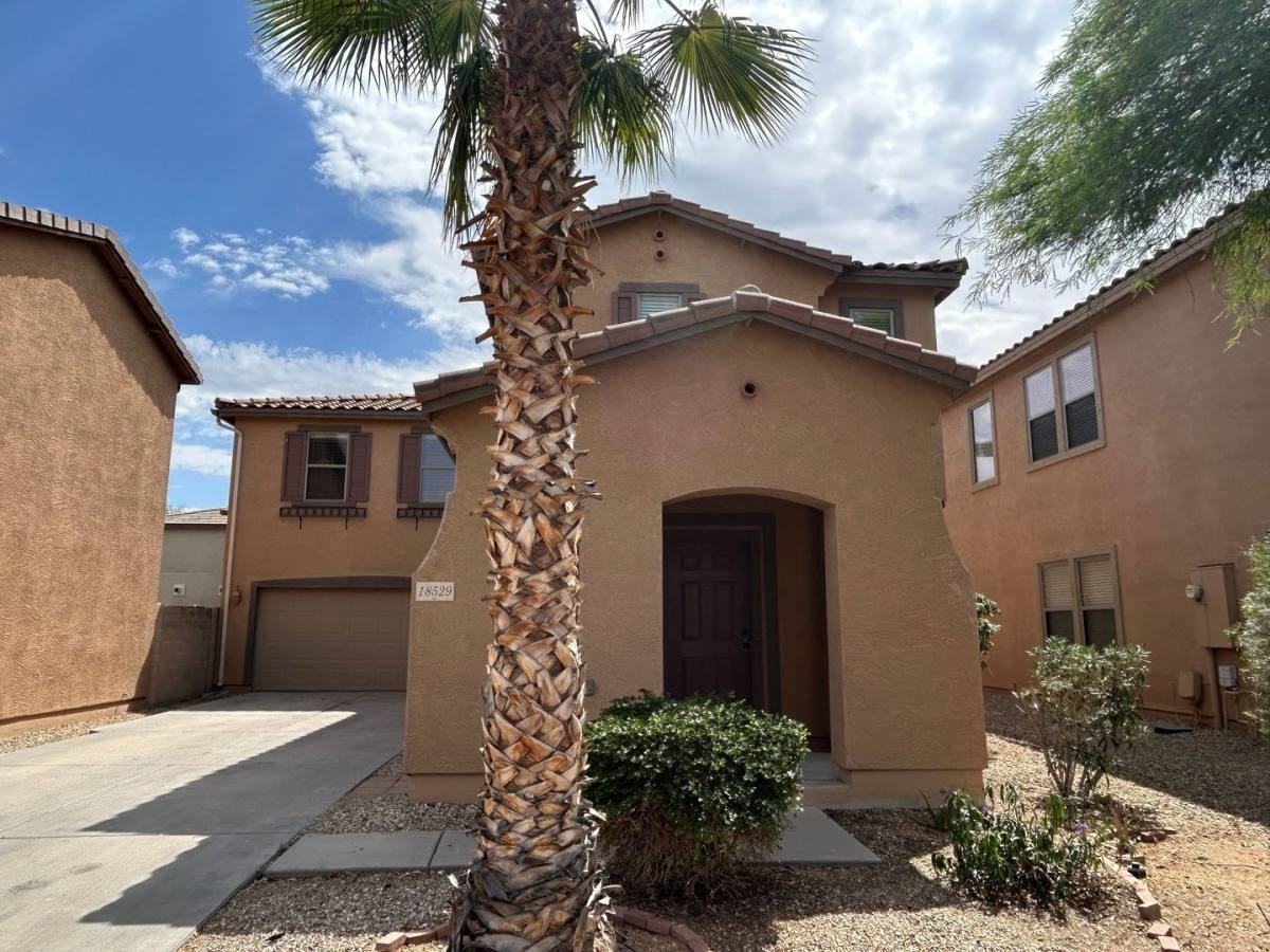 18529 W Mariposa Dr - Photo 2 of 10