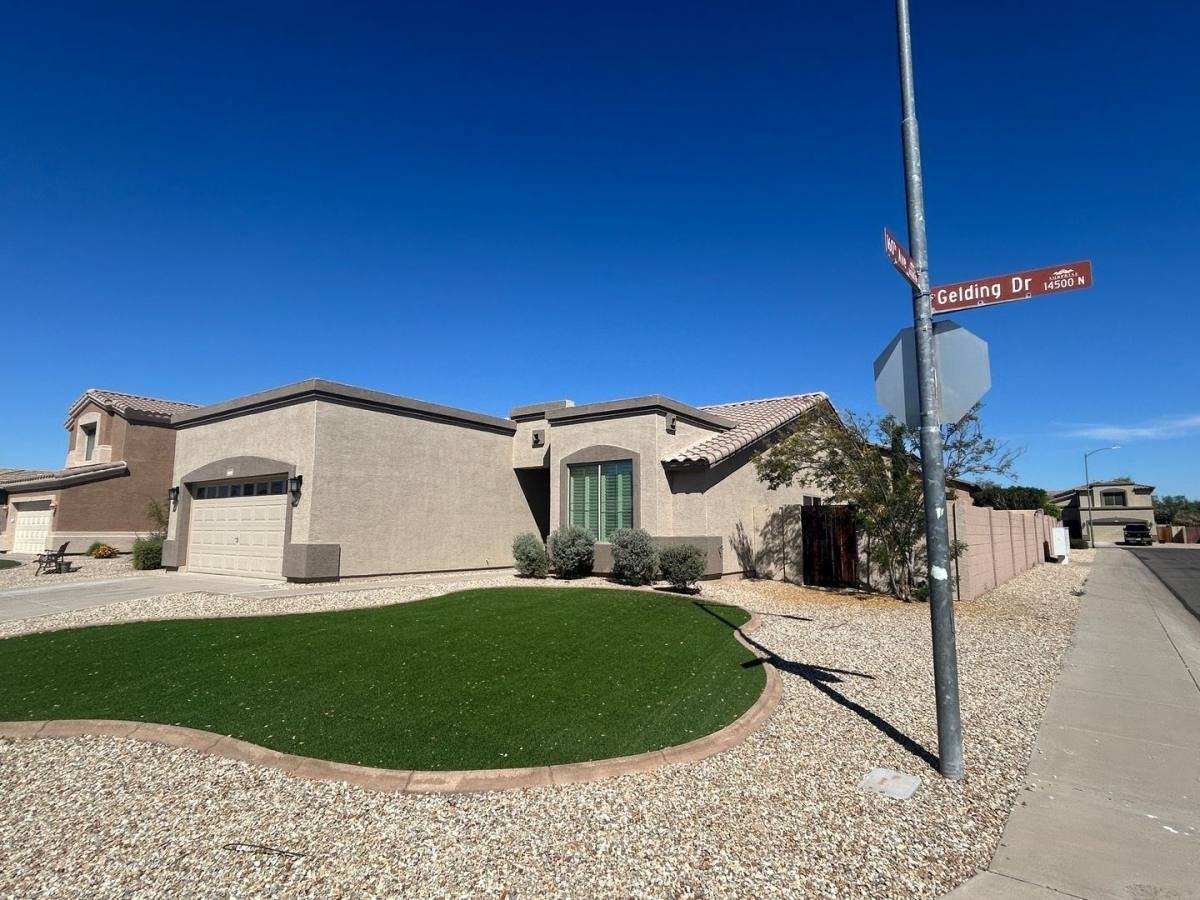 16024 W Gelding Dr - Photo 3 of 10