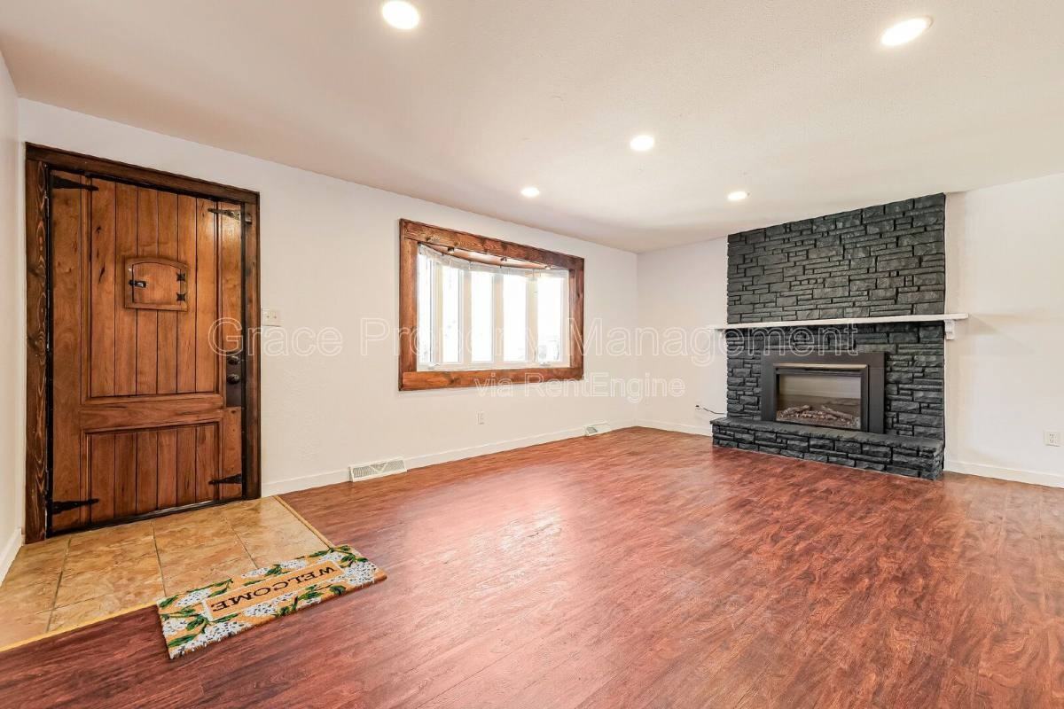 287 Troy St - Photo 3 of 9