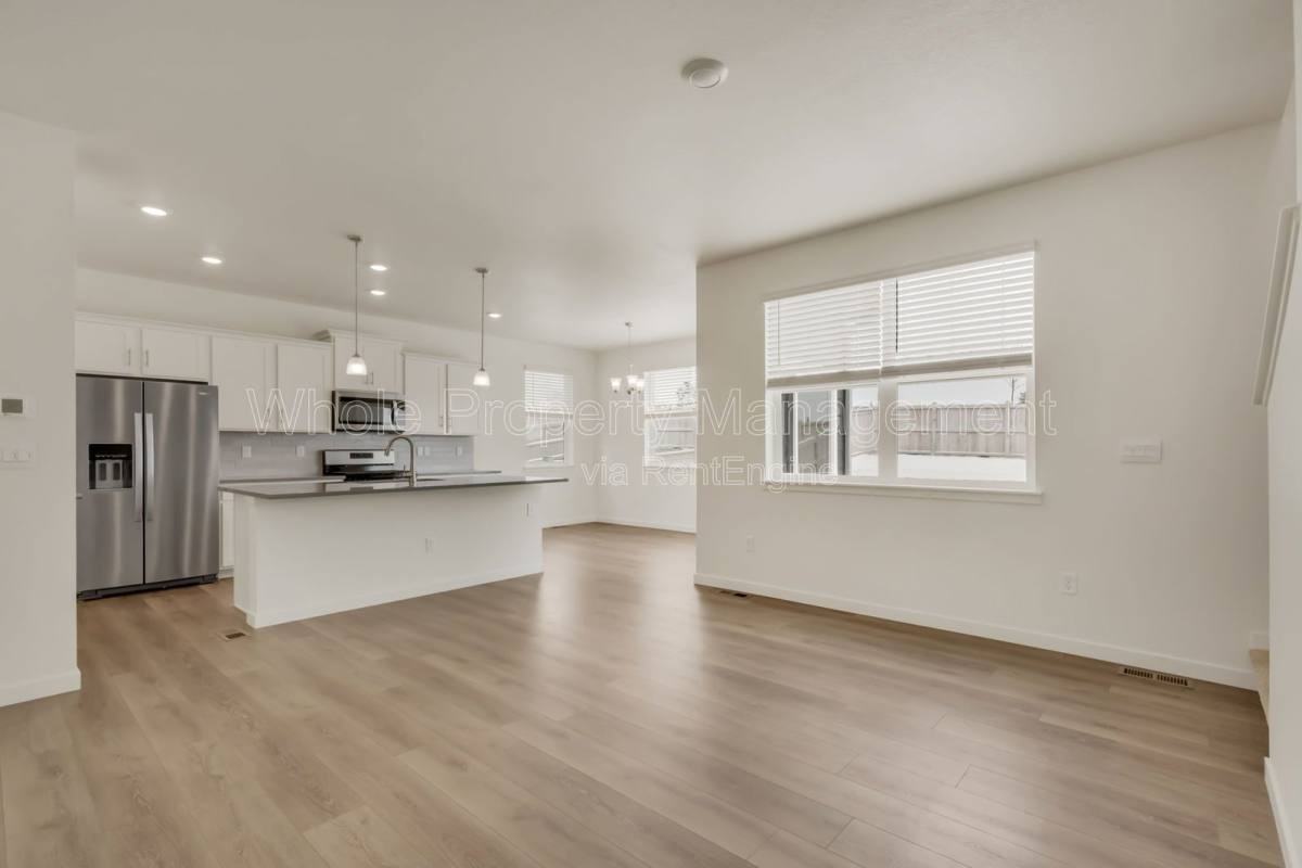 18047 Dandy Brush Dr - Photo 3 of 9
