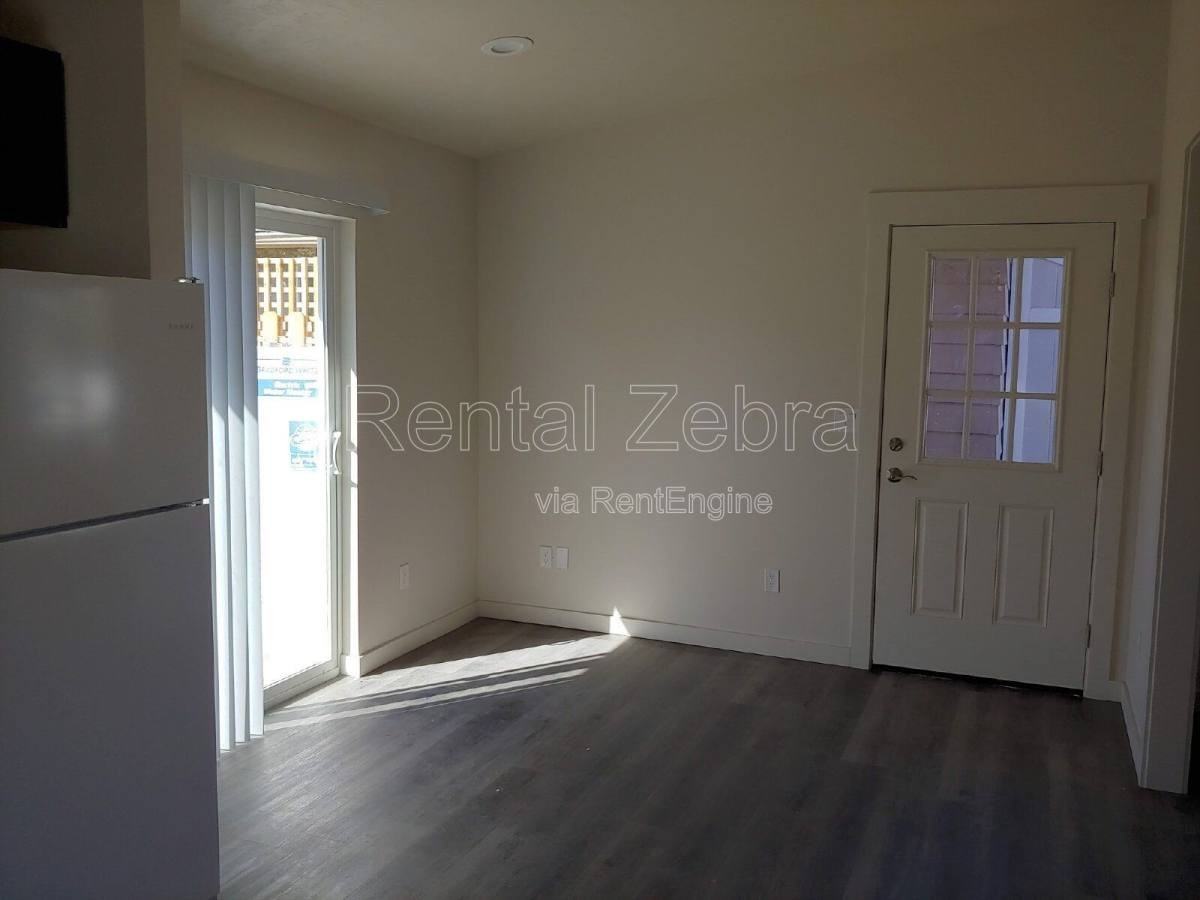 374 Se Garner St - Photo 3 of 10