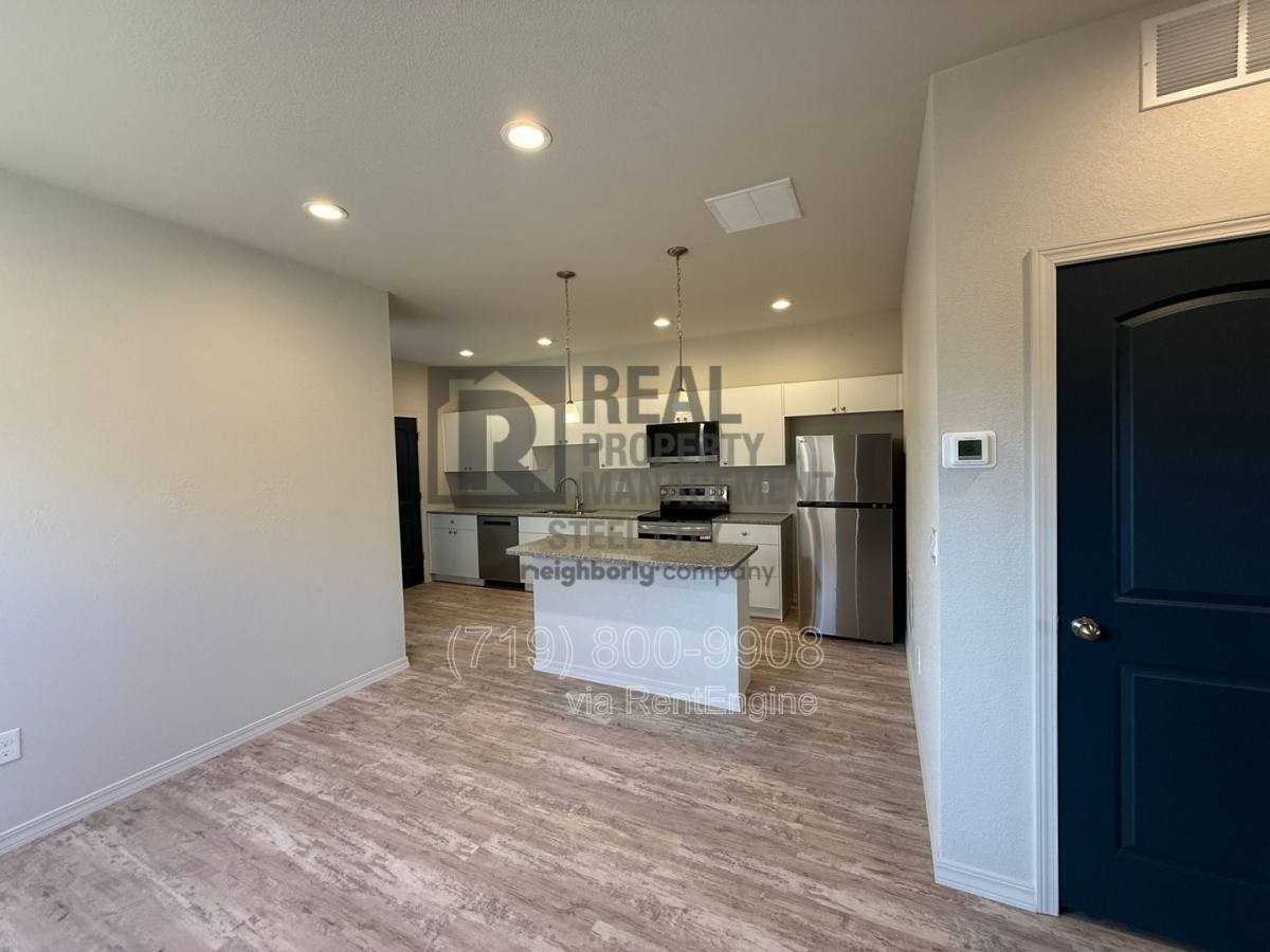 280 W Harmony Dr - Photo 2 of 10