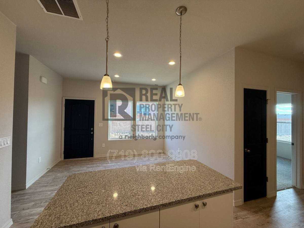 280 W Harmony Dr - Photo 3 of 10