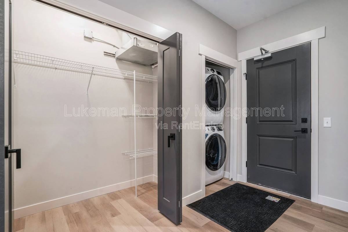 815 N Pitcher St #5 - Photo 3 of 9