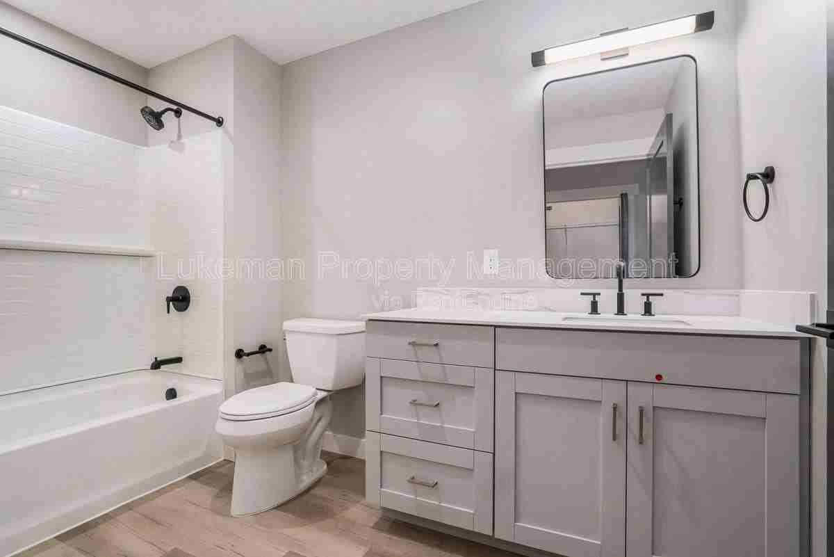 815 N Pitcher St #5 - Photo 4 of 9