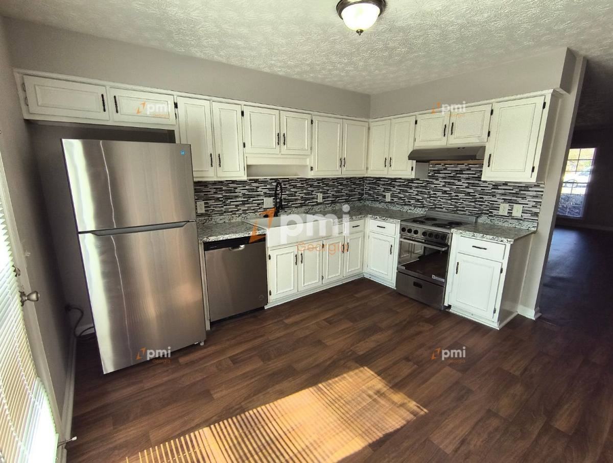 102 Peachtree Ct #A - Photo 3 of 9