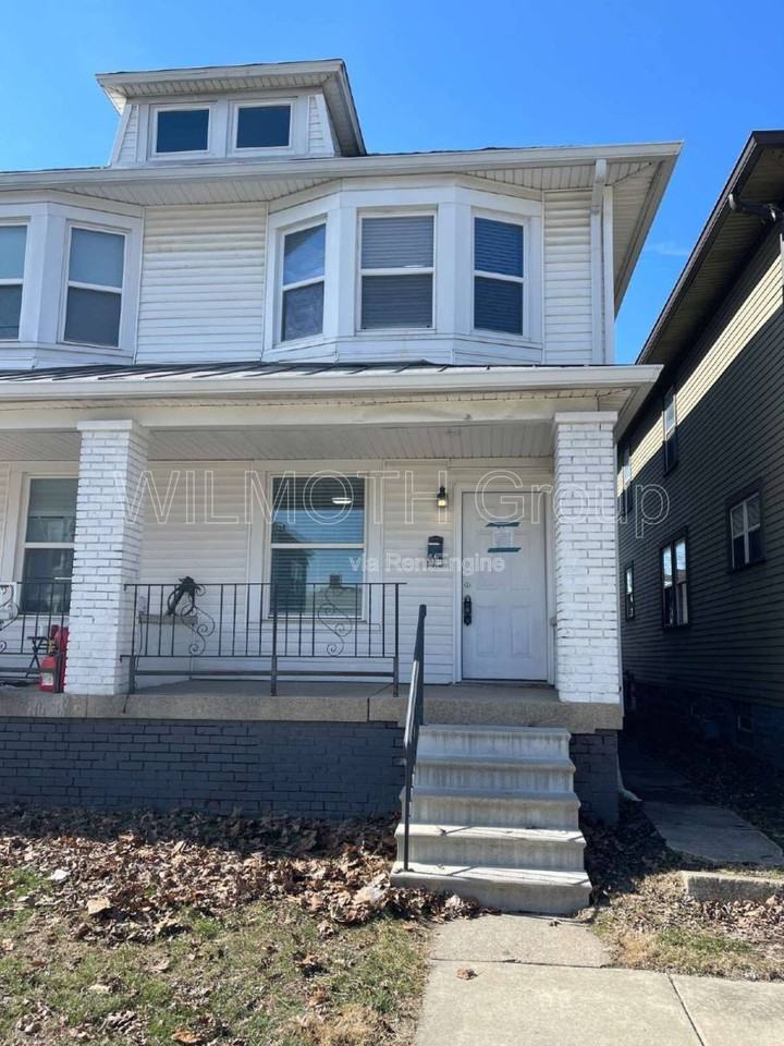 12 N Randolph St