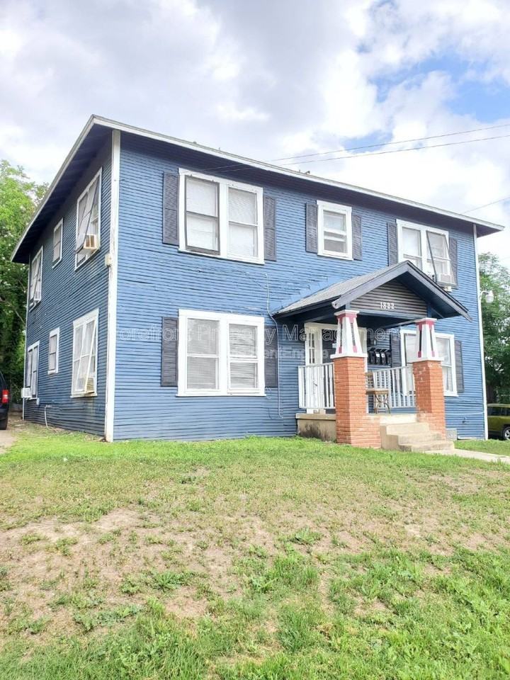 1822 N Olive St #3 - Photo 2 of 9