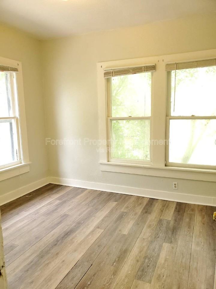 1822 N Olive St #3 - Photo 3 of 9