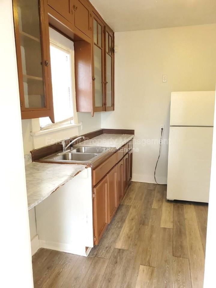 1822 N Olive St #3 - Photo 4 of 9