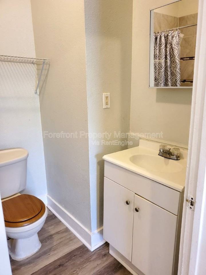 1822 N Olive St #3 - Photo 6 of 9