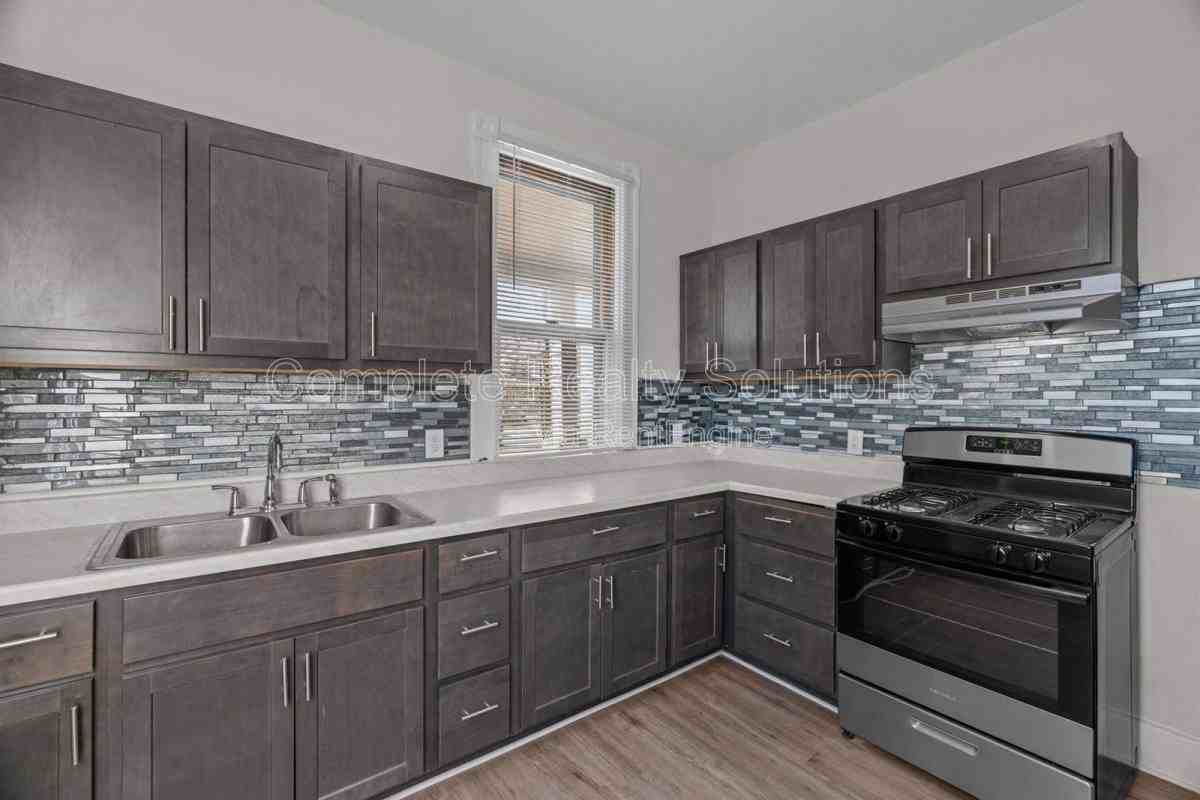 6811 Etzel Ave - Photo 3 of 7