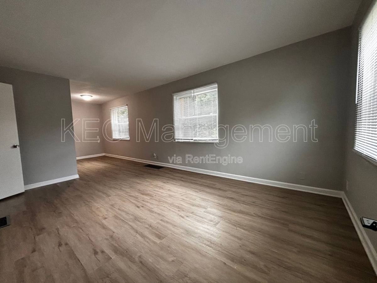 516 Chandler Dr #2 - Photo 3 of 10