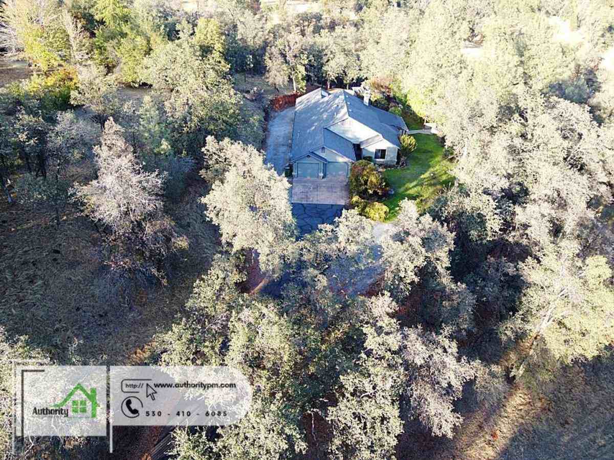 15714 Middletown Park Dr - Photo 2 of 10