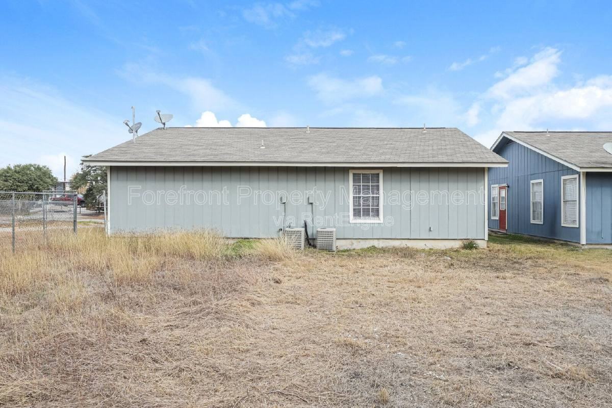 820 W Olmos Dr - Photo 3 of 10