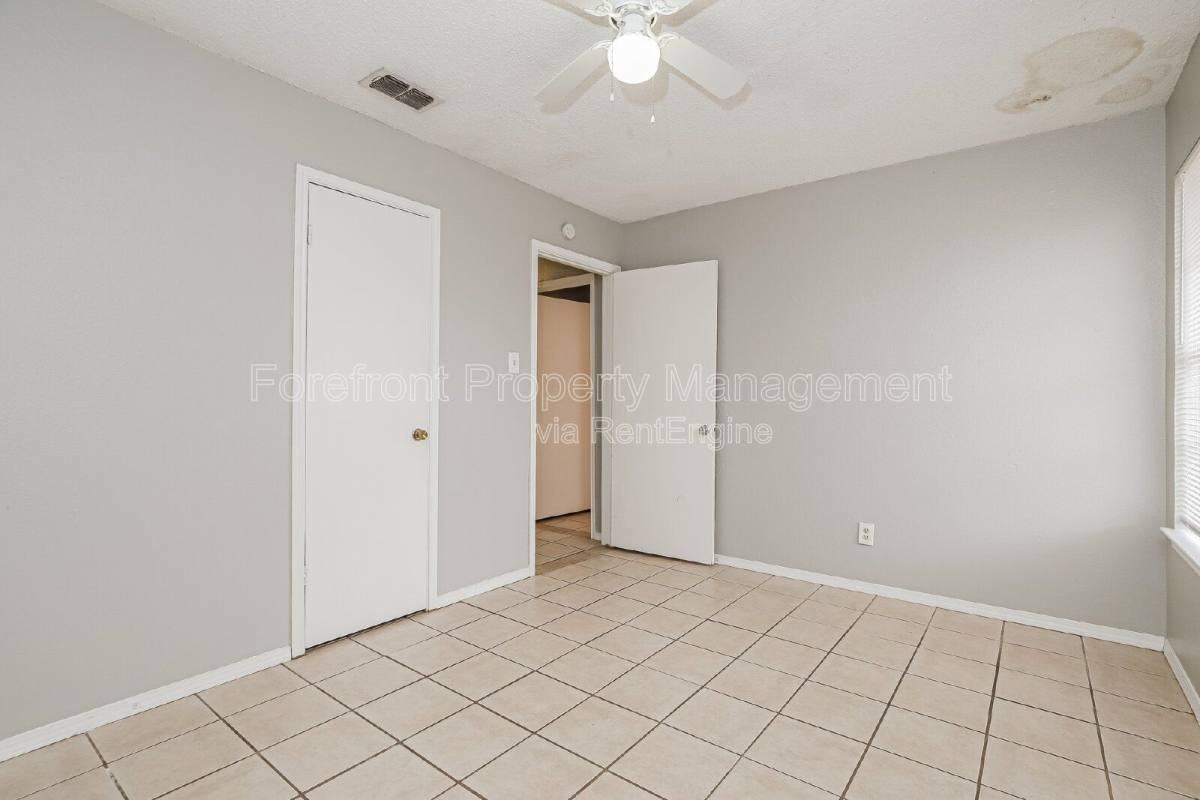 820 W Olmos Dr - Photo 6 of 10