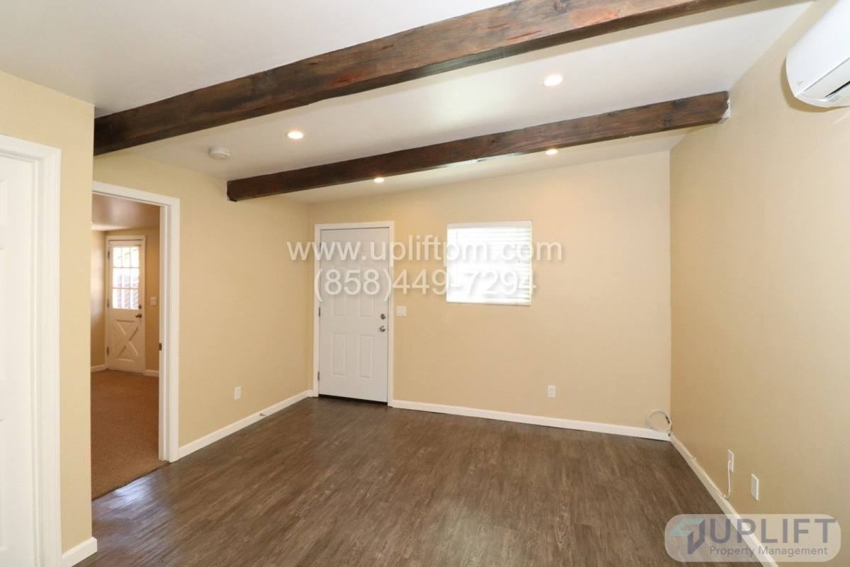 320 7th St - Photo 2 of 7