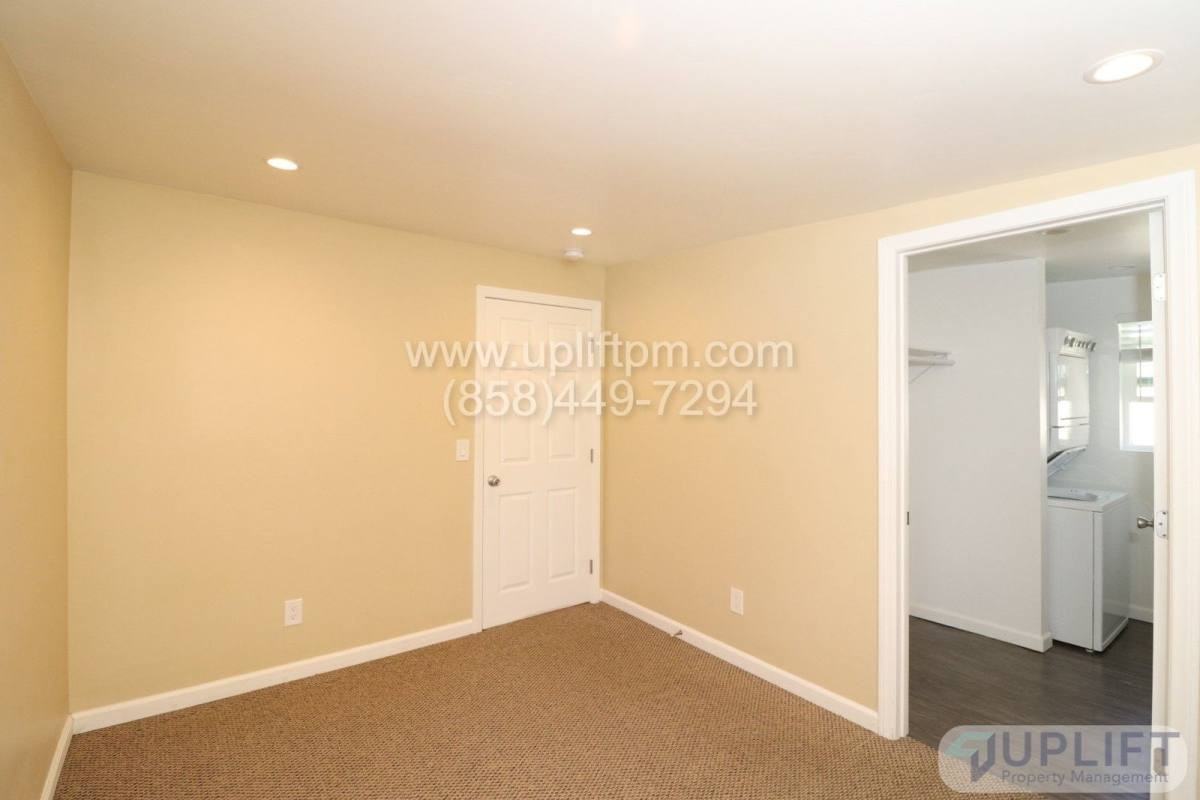 320 7th St - Photo 3 of 7