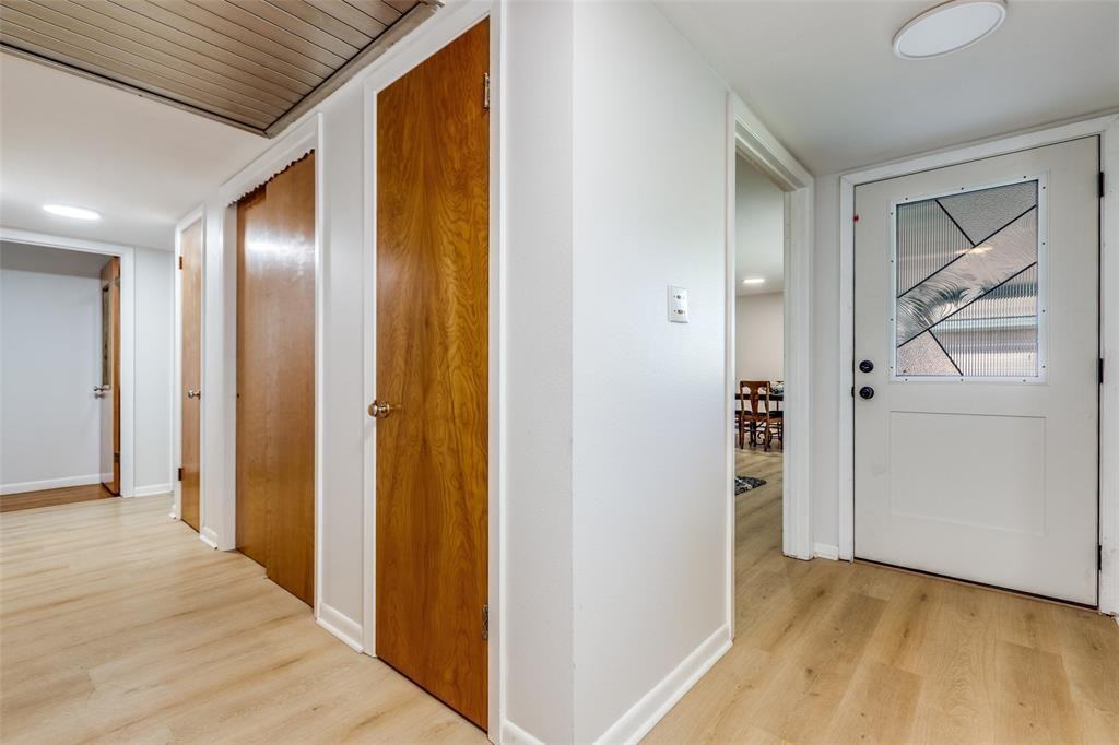 401 Daisy Dr - Photo 5 of 25