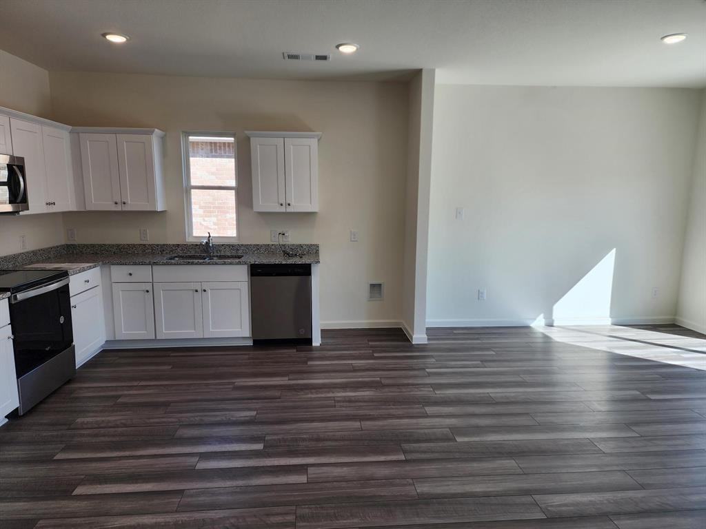 10321 Rosegreen Ln - Photo 2 of 17