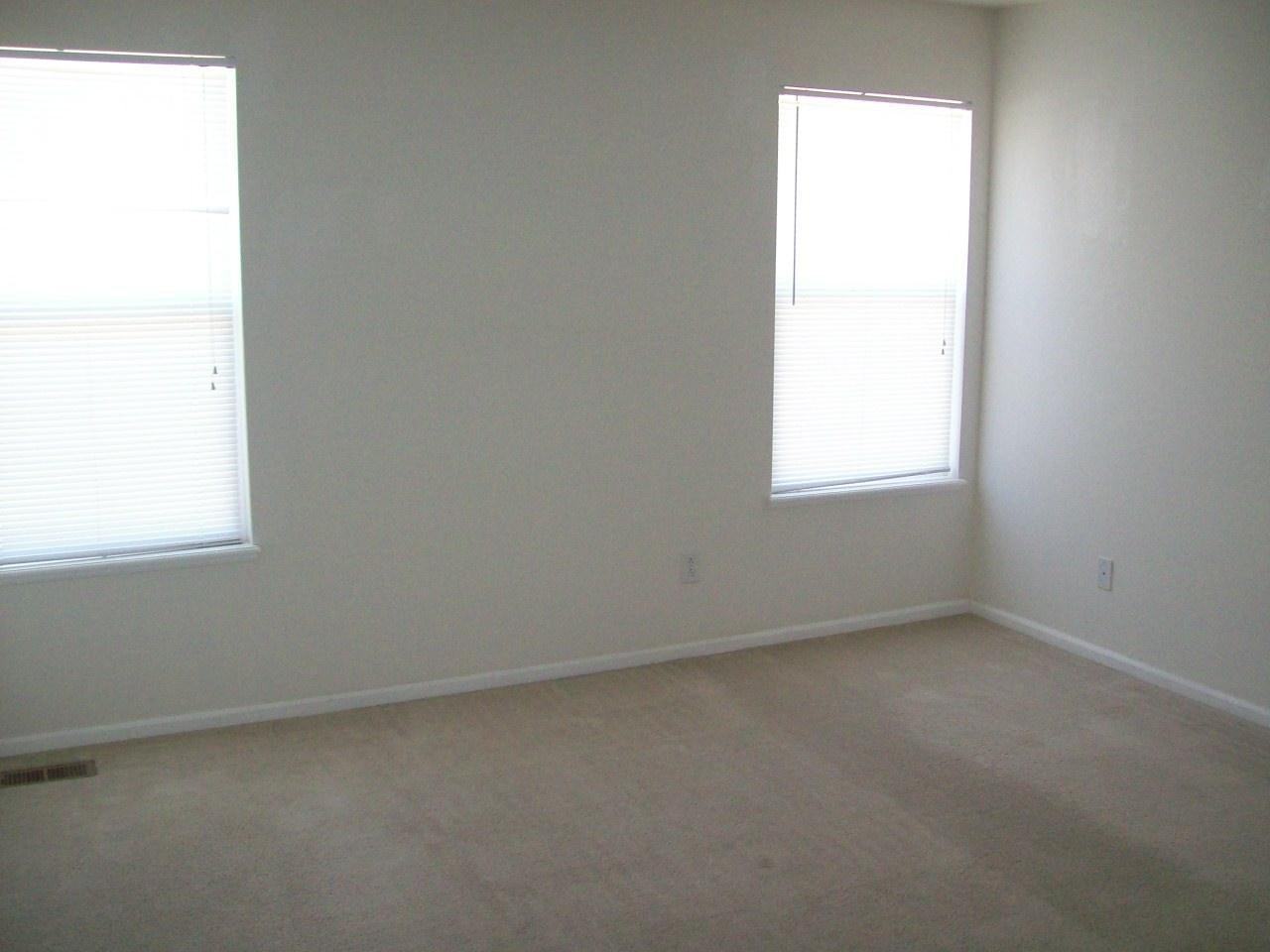 1804 Riverwalk Pkwy - Photo 2 of 12