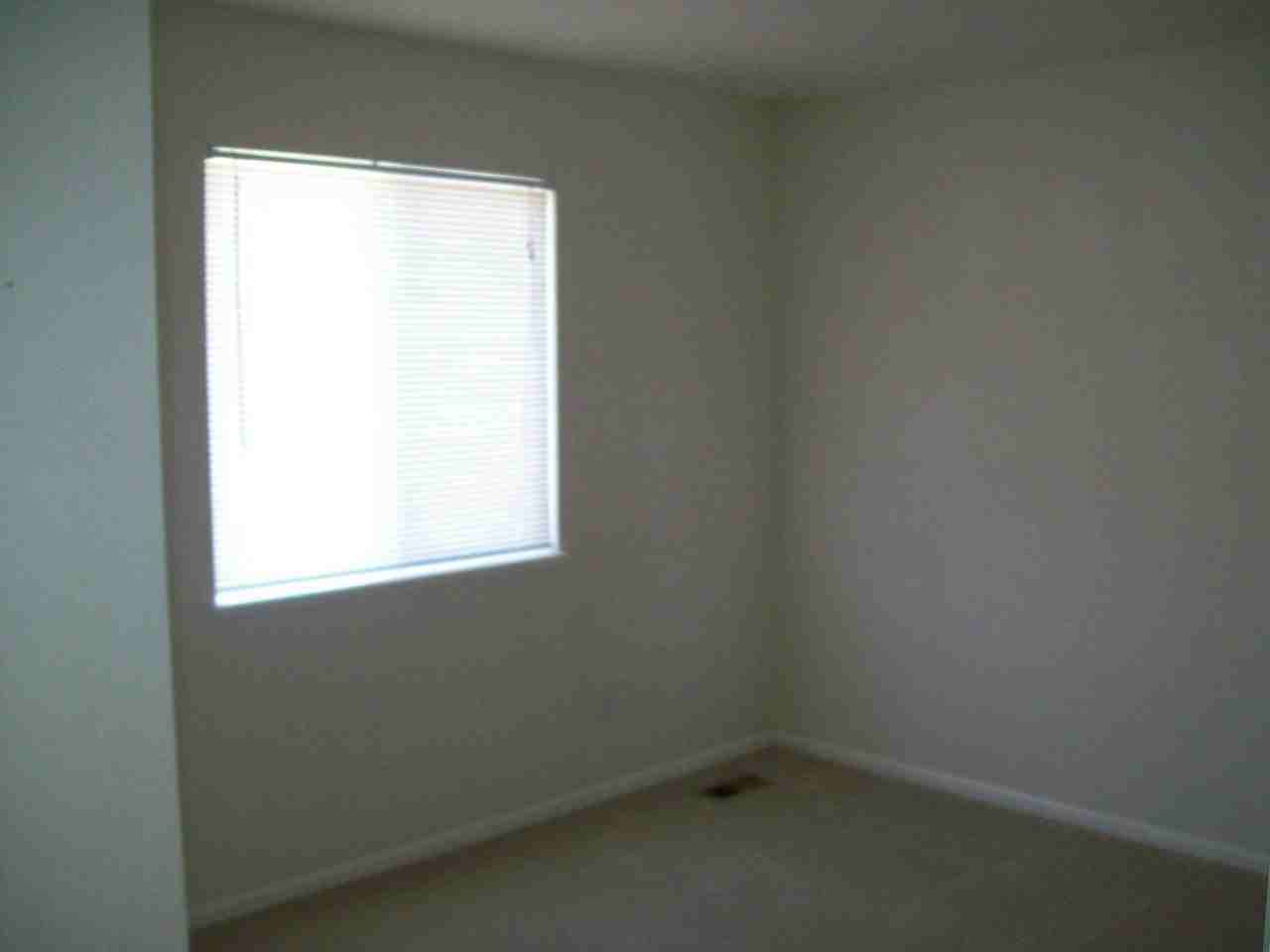 1804 Riverwalk Pkwy - Photo 4 of 12