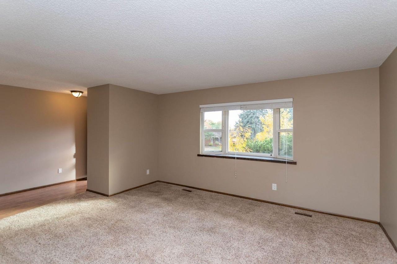 236 Chamberlin Ave - Photo 3 of 29