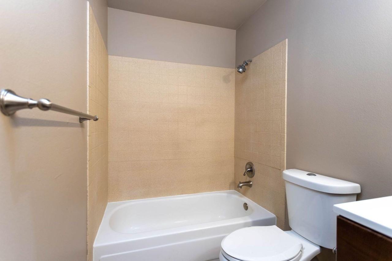 236 Chamberlin Ave - Photo 5 of 29