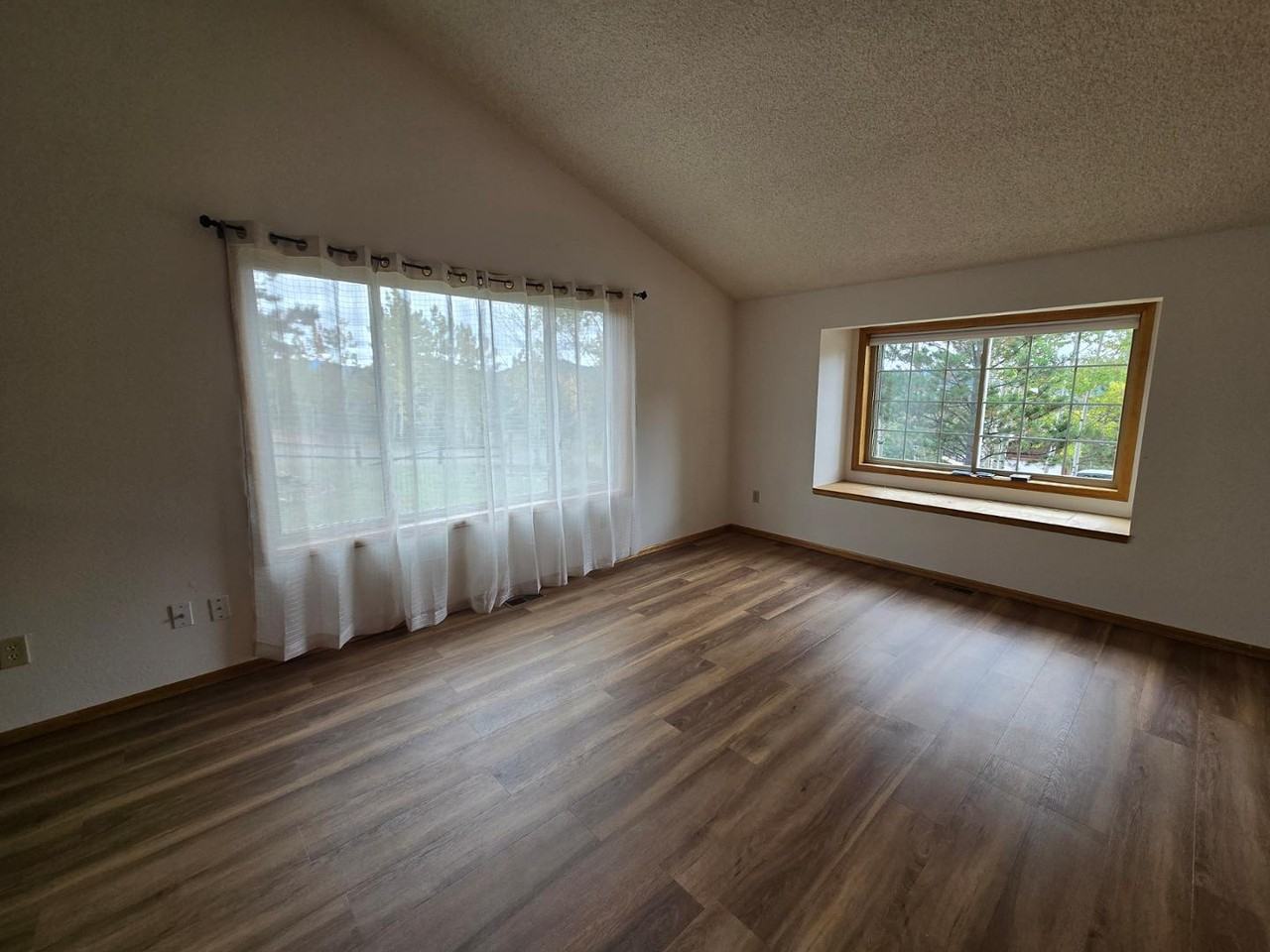 1201 Telemark Dr - Photo 4 of 34